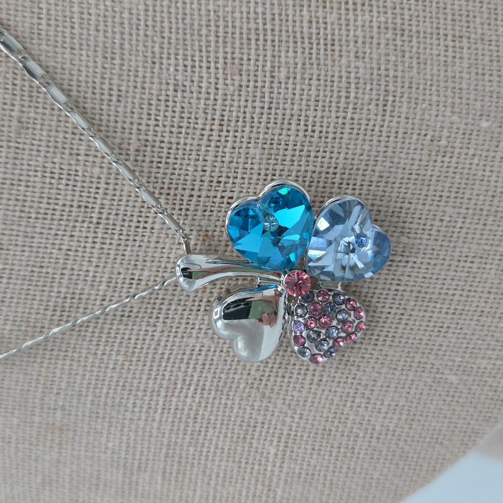 Elegant 18K GRP Shamrock And  Heart Pendant Necklace